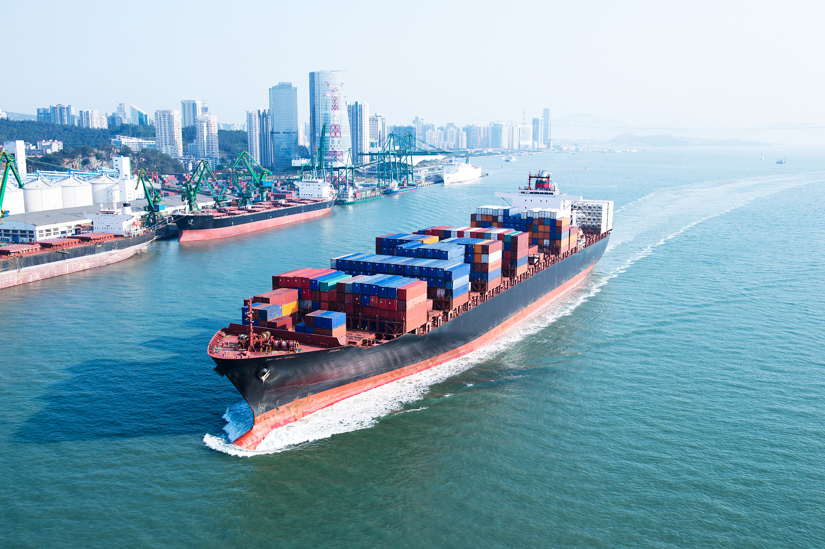 Comparison chart of sea, air, and rail freight options
